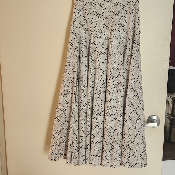 Patterned Midi Dress. - Picture 4 of 8